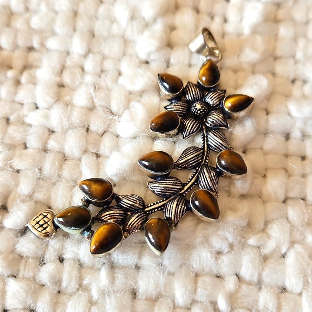 925 Silver Tiger Eye Flower Pendant